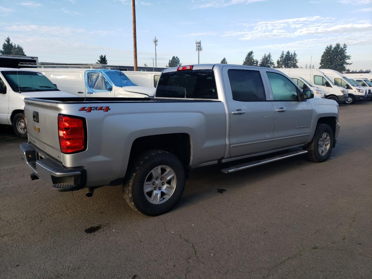 Image 3 of 2018 CHEVROLET SILVERADO K1500 LT 2018 with VIN 1GCUKREC9JF105038