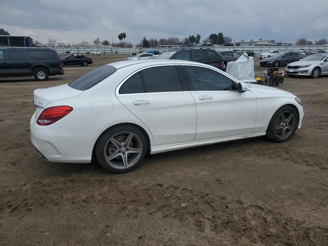 Obraz 3 z 2015 MERCEDES-BENZ C 300 4MATIC 2015 z VIN 55SWF4KB7FU006997