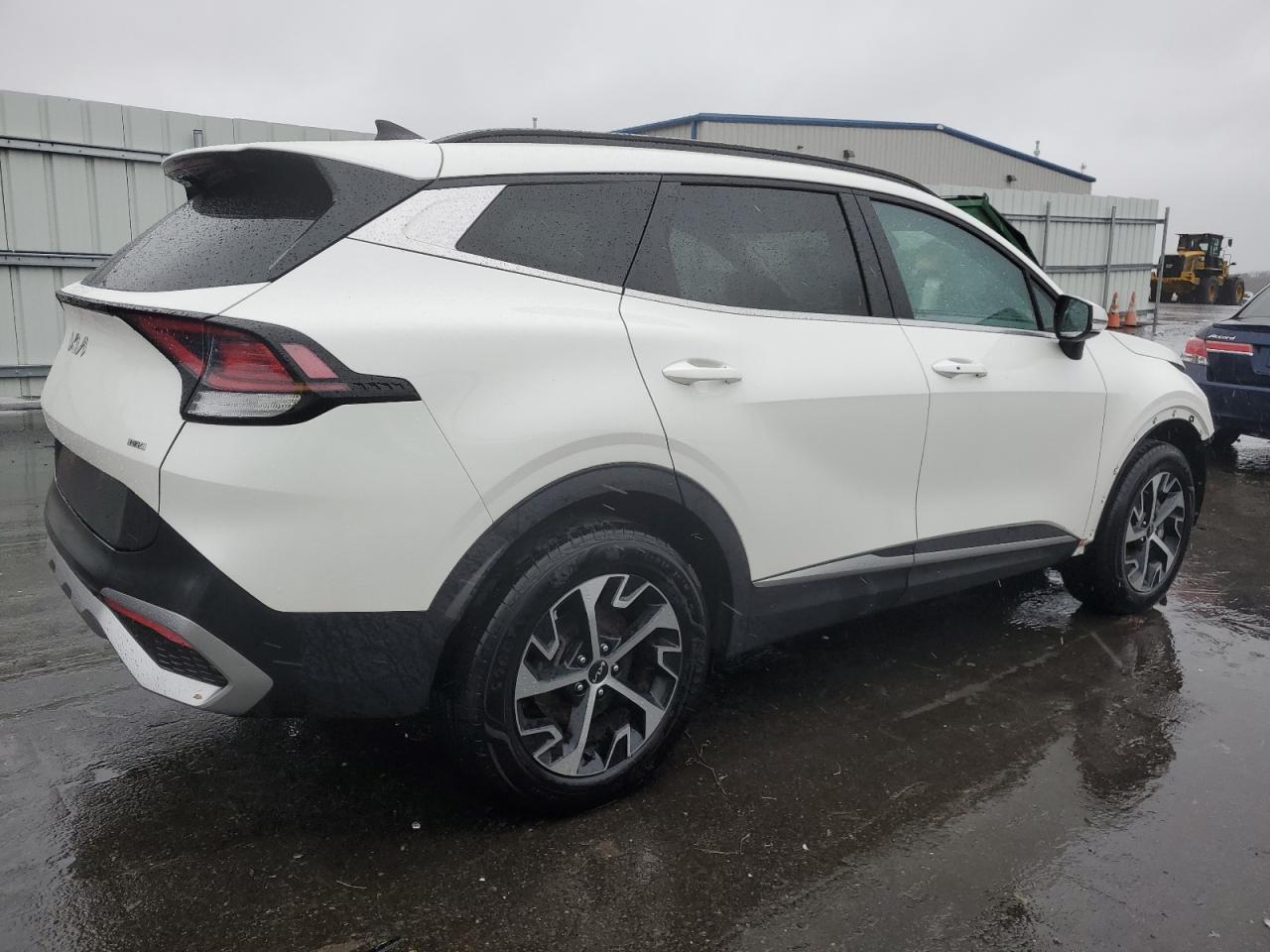 Изображение 3 2023 KIA SPORTAGE EX 2023 с VIN KNDPVCAG3P7041026