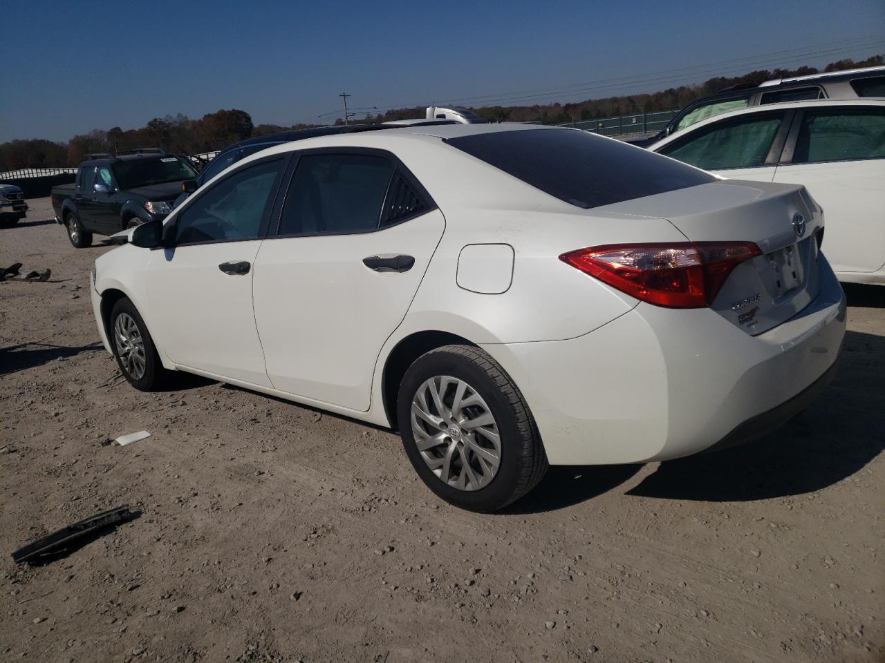 Изображение 2 2018 TOYOTA COROLLA L 2018 с VIN 5YFBURHE7JP785416