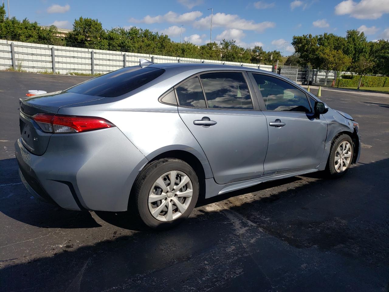 Image 3 of 2021 TOYOTA COROLLA LE 2021 with VIN JTDEPMAE6MJ124230