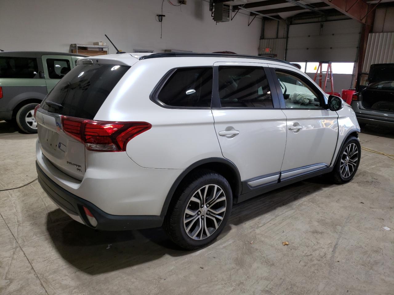 Image 3 of 2016 MITSUBISHI OUTLANDER SE 2016 with VIN JA4AD3A33GZ006023