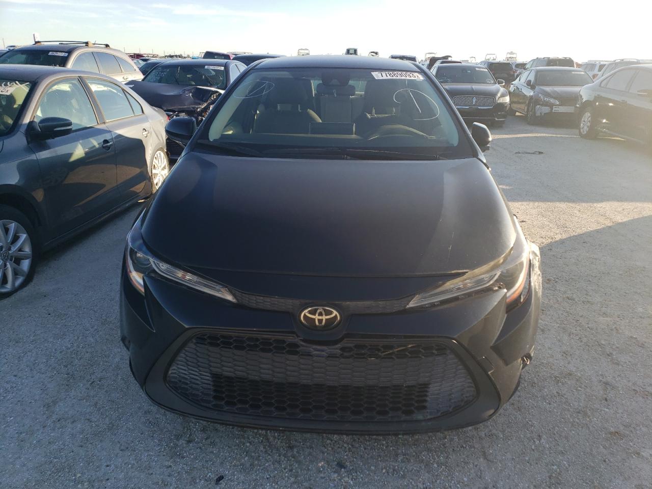 Image 3 of 2020 TOYOTA COROLLA LE 2020 with VIN JTDEPRAE5LJ102182