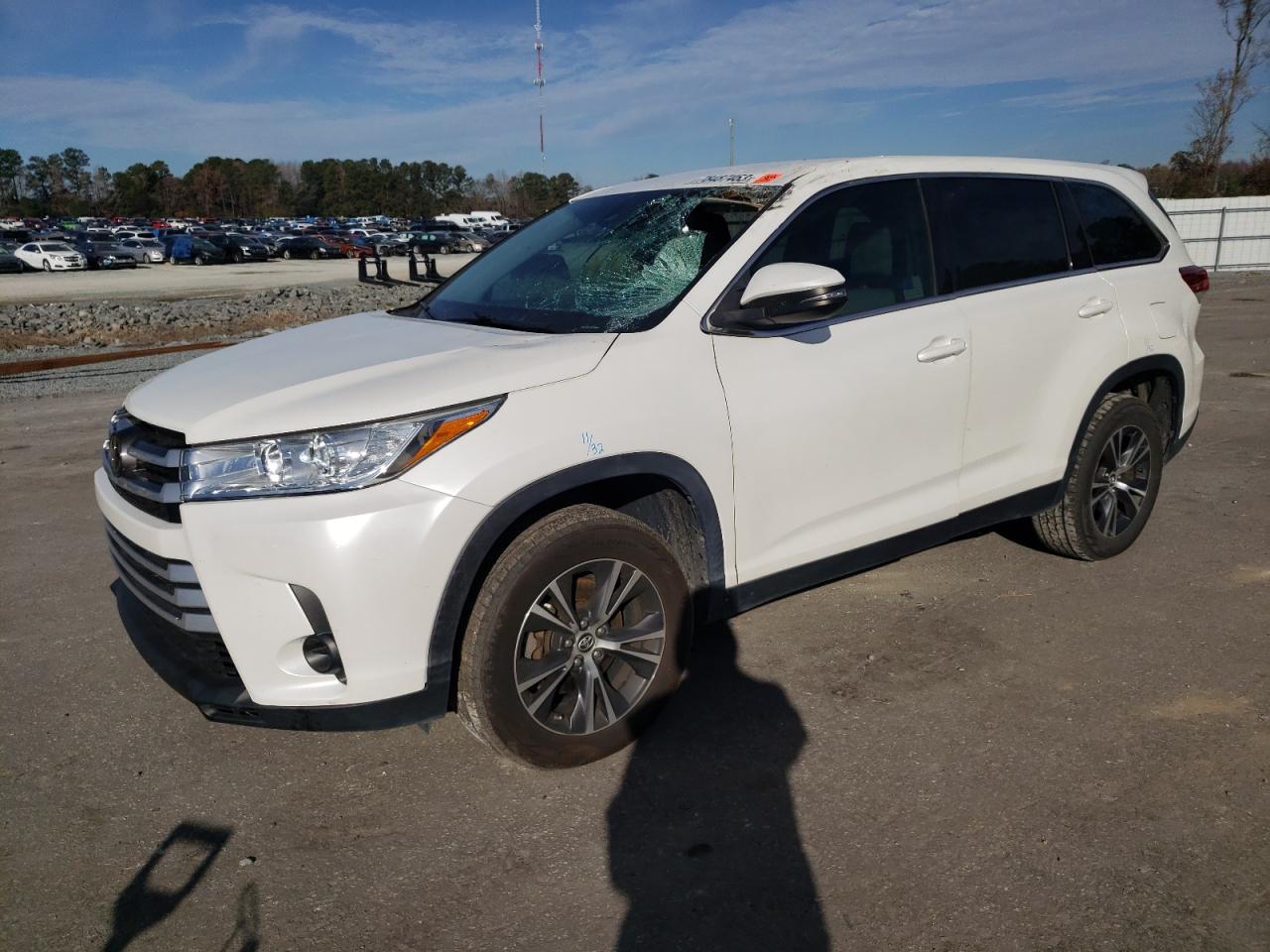 Obraz 1 z 2019 TOYOTA HIGHLANDER LE 2019 z VIN 5TDZARFH9KS047338