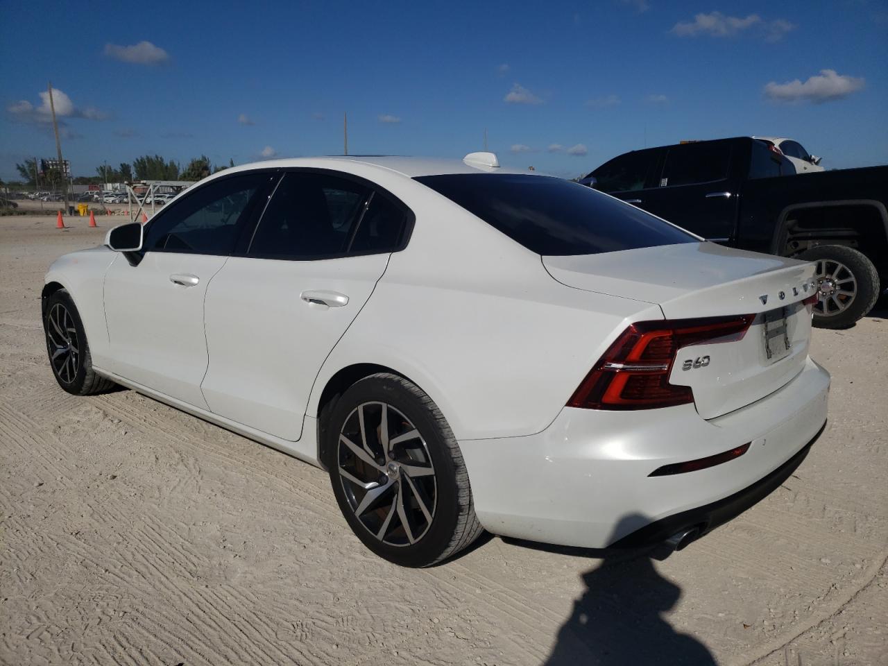 Изображение 2 2020 VOLVO S60 T5 MOMENTUM 2020 с VIN 7JR102FK0LG063962