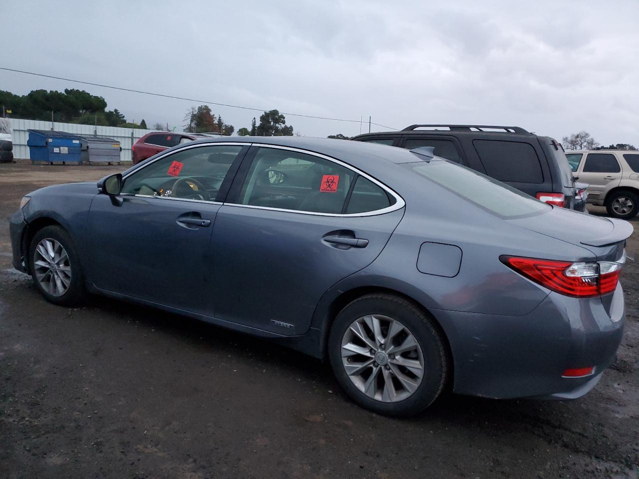 Image 2 of 2015 LEXUS ES 300H 2015 with VIN JTHBW1GG6F2084904