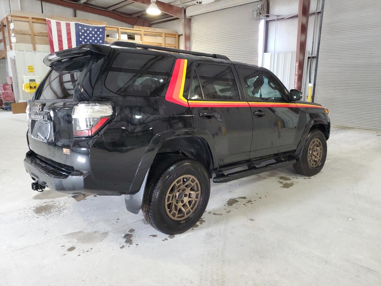 Изображение 3 2023 TOYOTA 4RUNNER 40TH ANNIVERSARY SE 2023 с VIN JTEUU5JR4P6112951