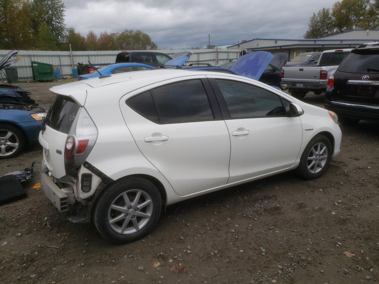 Image 3 of 2012 TOYOTA PRIUS C  2012 with VIN JTDKDTB39C1005721