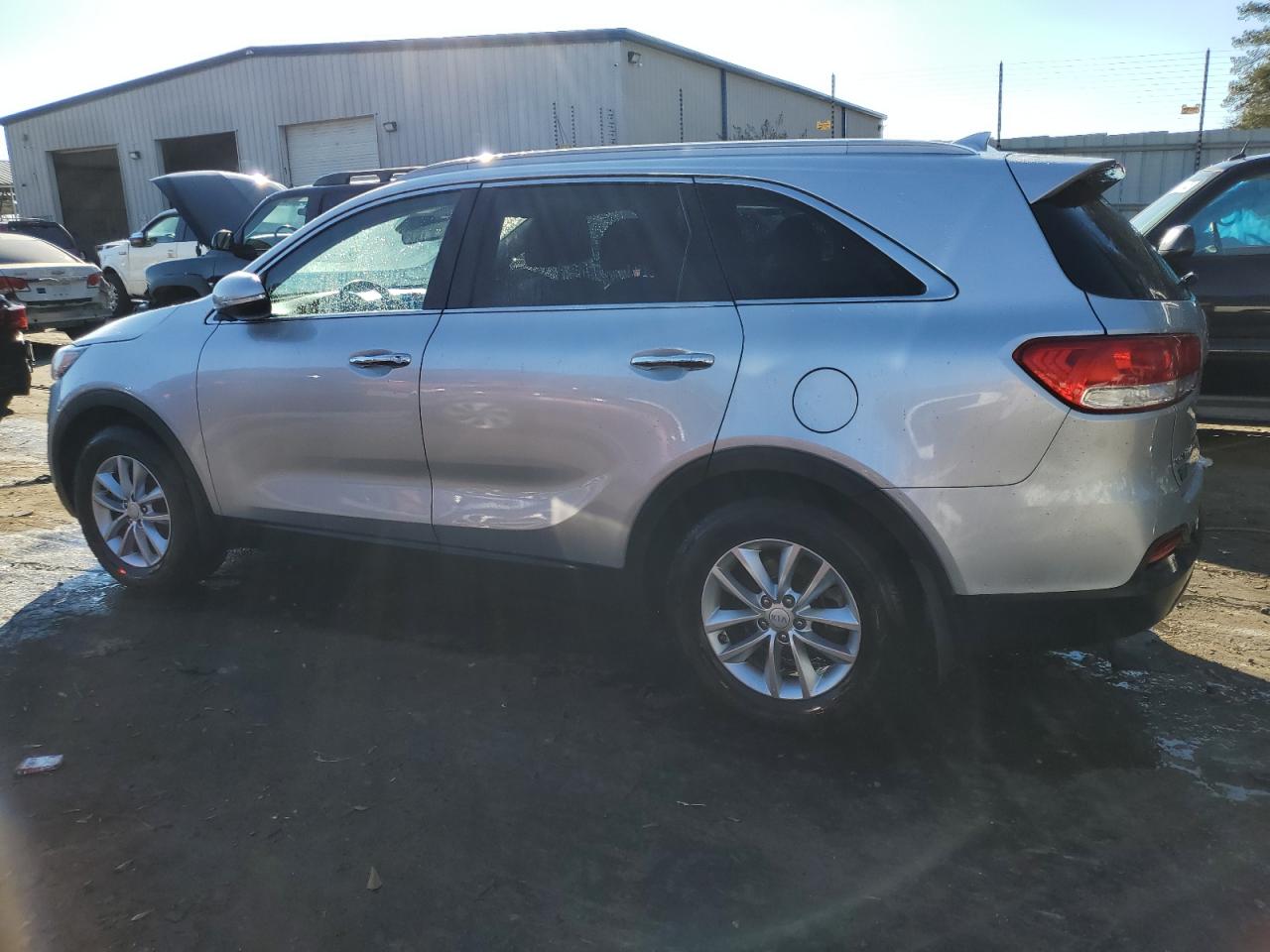 Изображение 2 2017 KIA SORENTO LX 2017 с VIN 5XYPG4A54HG302957