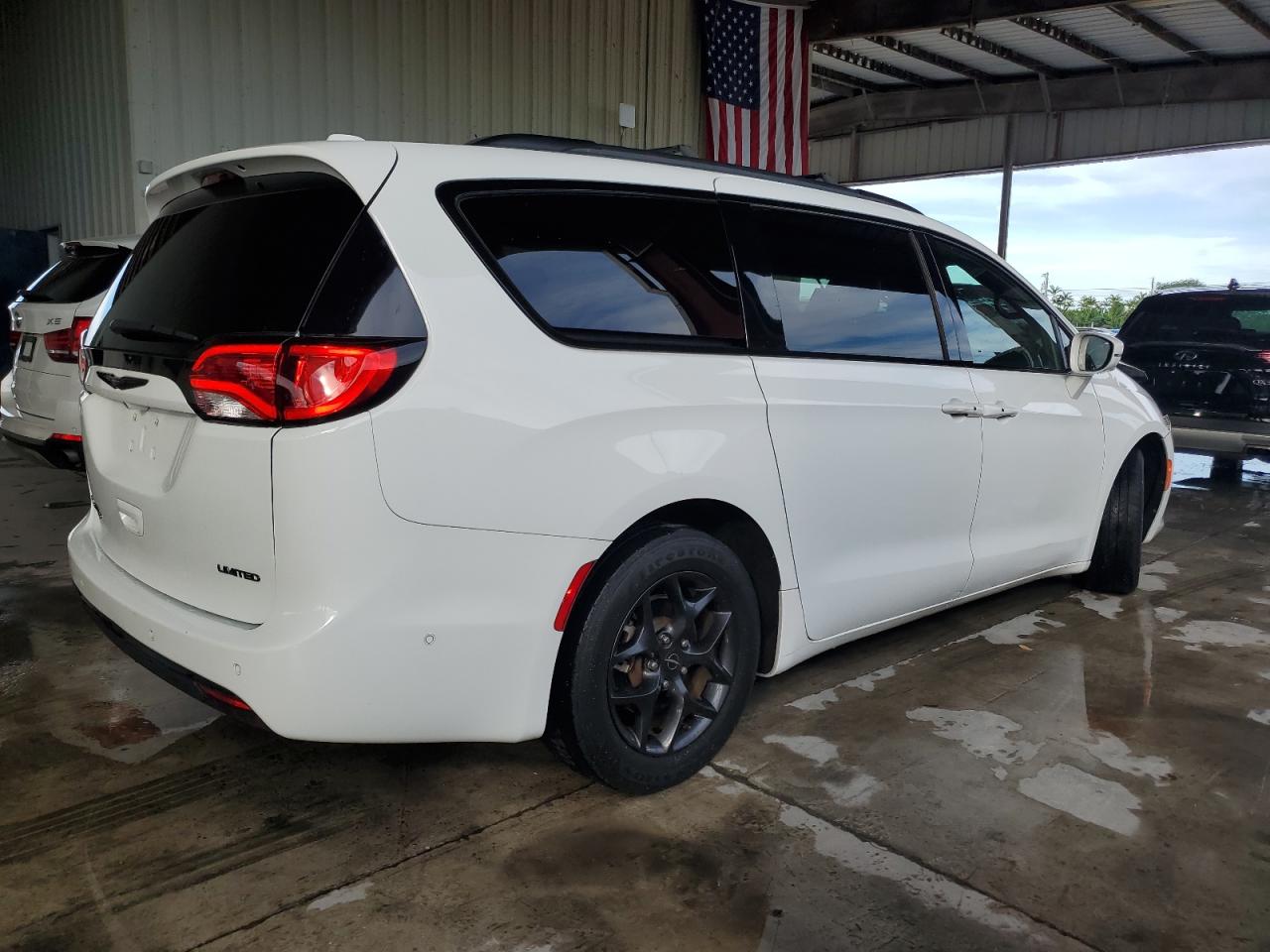 Изображение 3 2018 CHRYSLER PACIFICA LIMITED 2018 с VIN 2C4RC1GG0JR287192