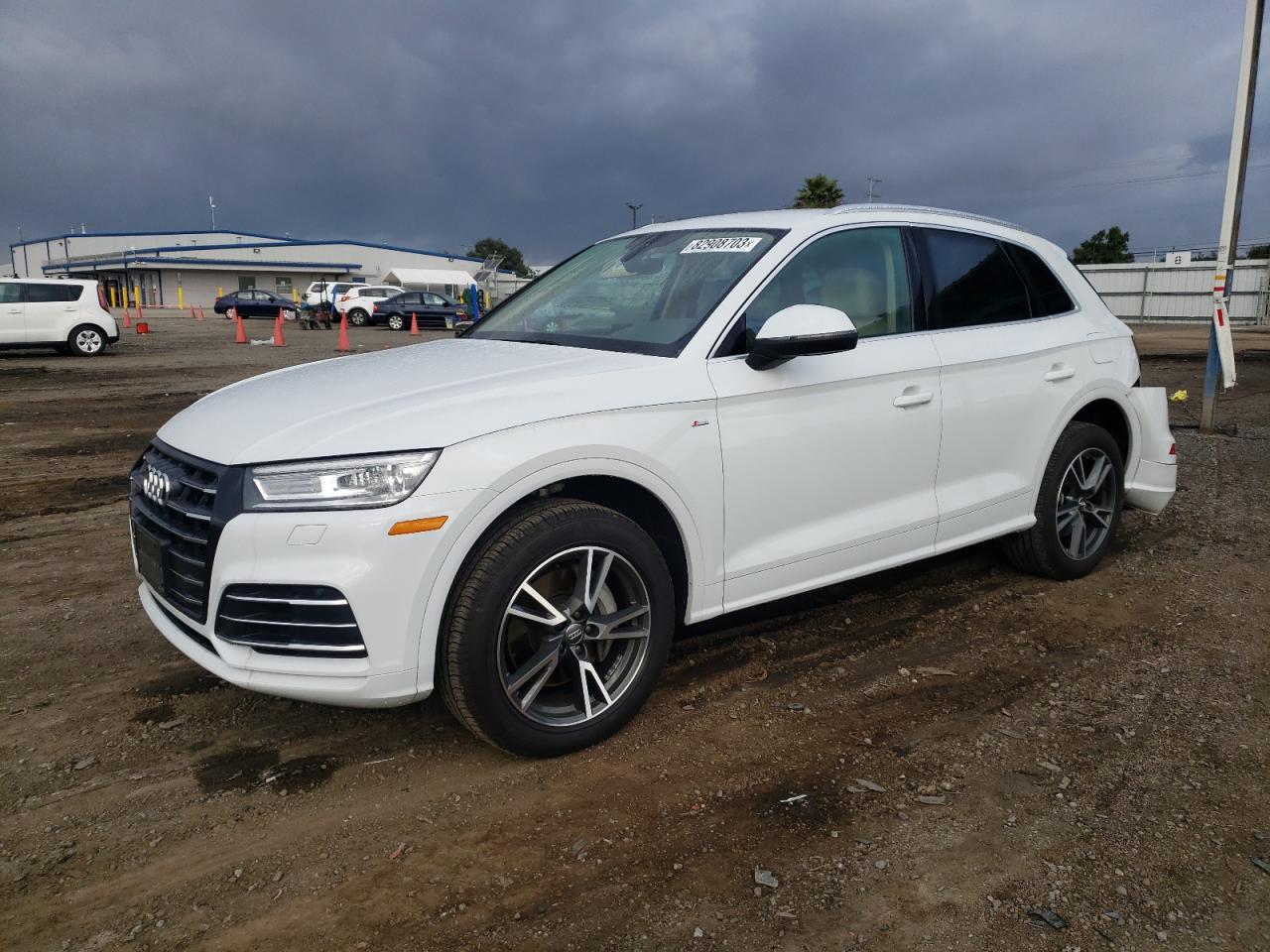 Изображение 1 2020 AUDI Q5 E PREMIUM 2020 с VIN WA1G2AFYXL2059975