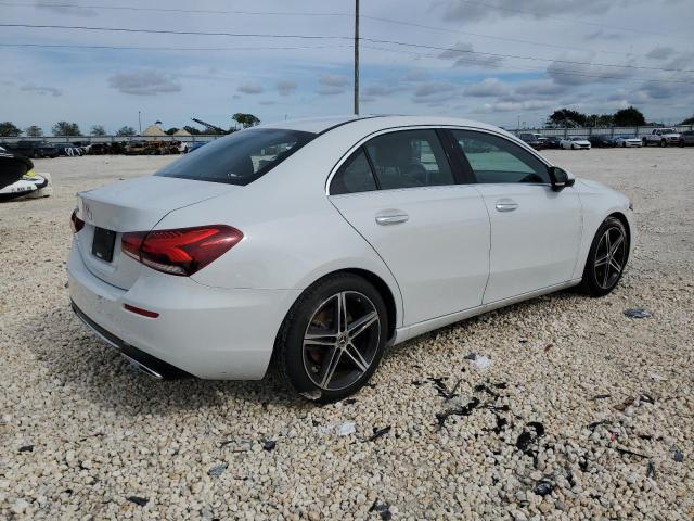 Image 3 of 2019 MERCEDES-BENZ A 220 2019 with VIN WDD3G4EB0KW035752