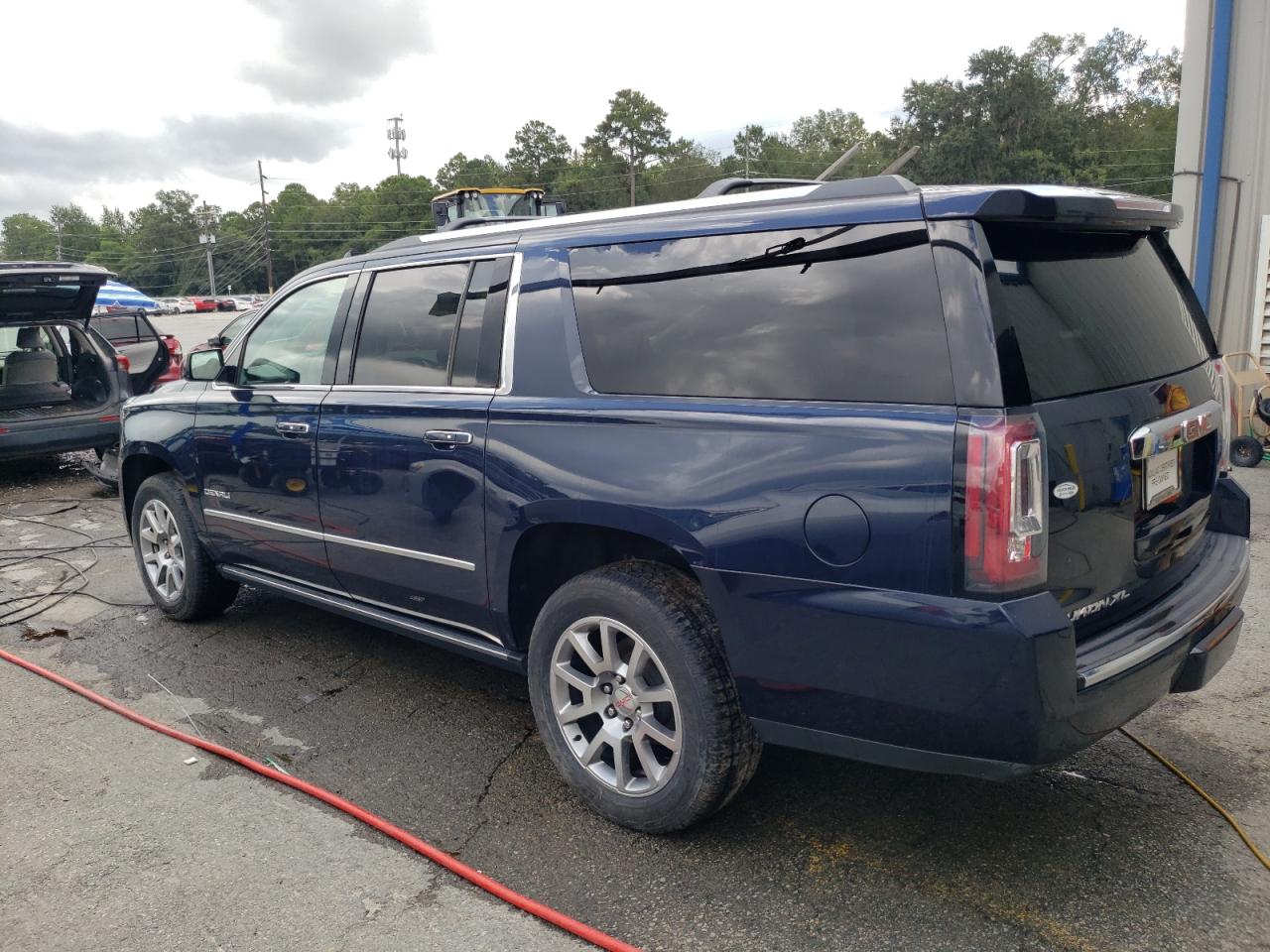 Изображение 2 Gmc Yukon Xl Denali 2017 с VIN 1GKS1HKJ0HR171692