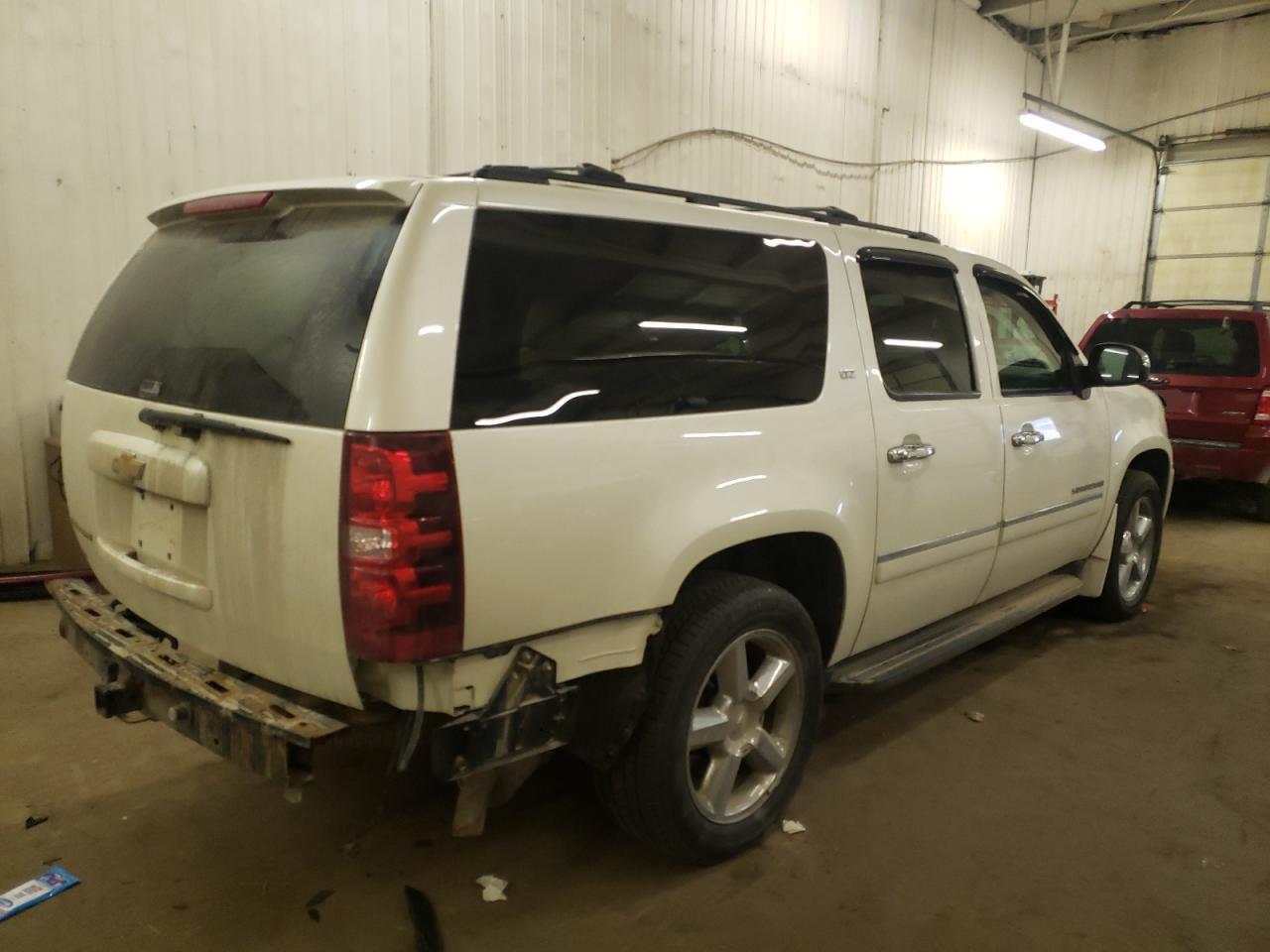 Image 3 of 2014 CHEVROLET SUBURBAN K1500 LTZ 2014 with VIN 1GNSKKE71ER218415