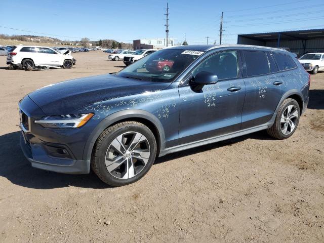 Obraz 1 z 2020 VOLVO V60 CROSS COUNTRY T5 MOMENTUM 2020 z VIN YV4102WK6L1042595