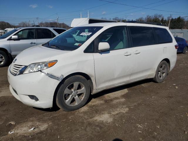 2017 TOYOTA SIENNA LE 2017 image