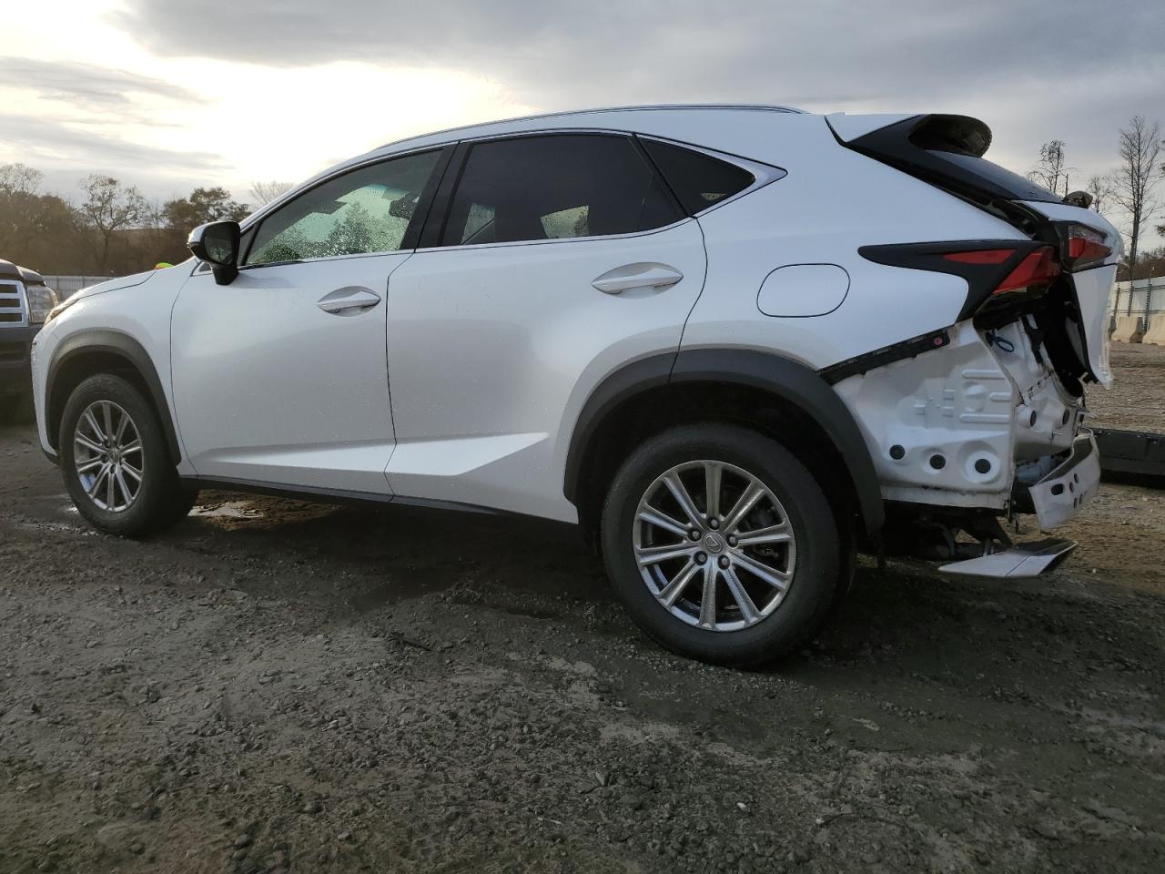 Obraz 2 z 2017 LEXUS NX 200T BASE 2017 z VIN JTJYARBZ1H2075951