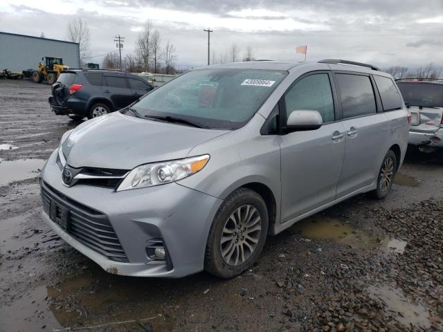 Obraz 1 z 2018 TOYOTA SIENNA XLE 2018 z VIN 5TDYZ3DC3JS911579