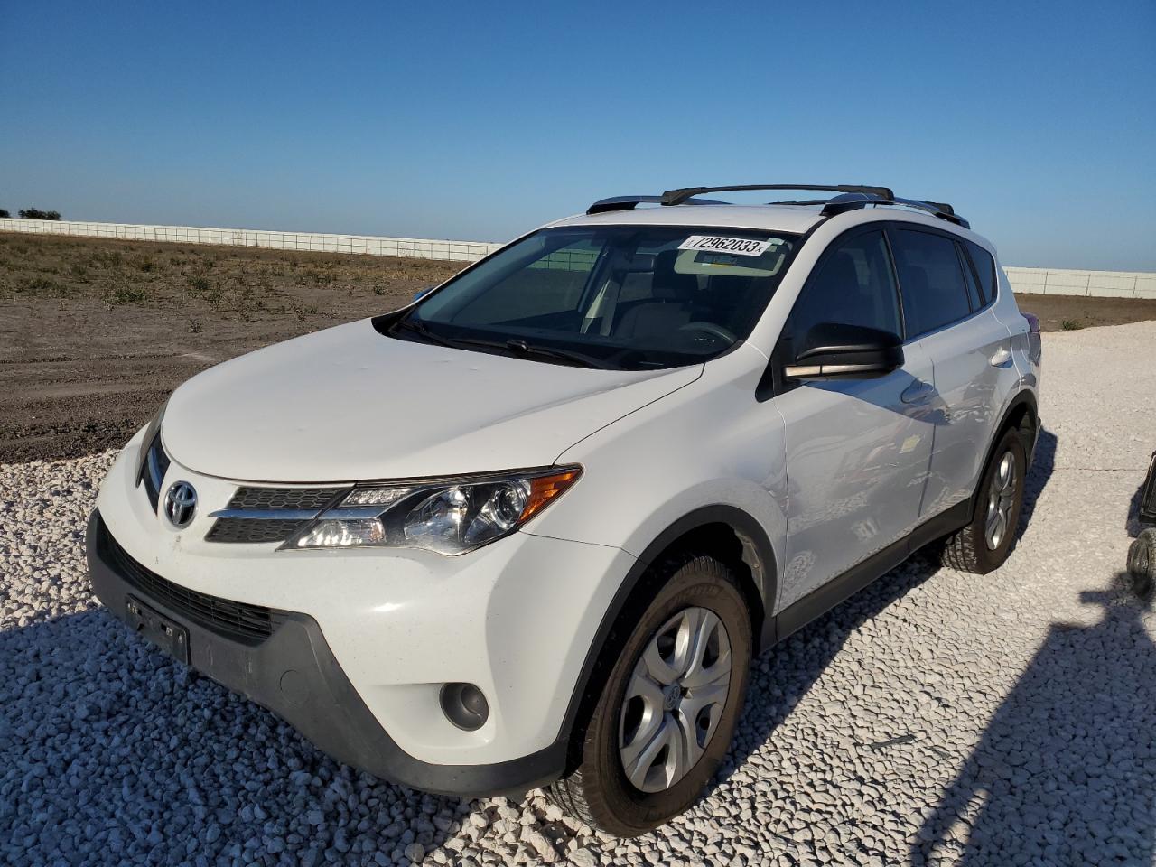 Image 1 of 2015 TOYOTA RAV4 LE 2015 with VIN JTMZFREV1FD077539