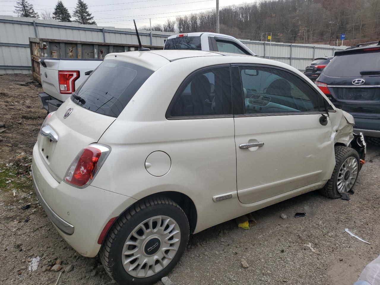 Image 3 of 2015 FIAT 500 LOUNGE 2015 with VIN 3C3CFFCR9FT513708