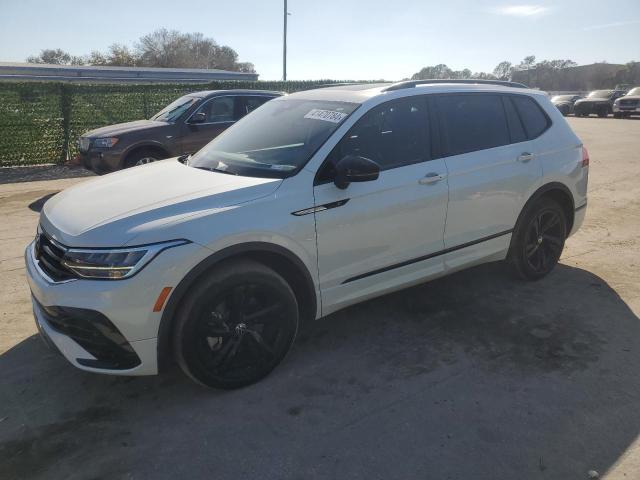 Изображение 1 2023 VOLKSWAGEN TIGUAN SE R-LINE BLACK 2023 с VIN 3VVCB7AX3PM024541