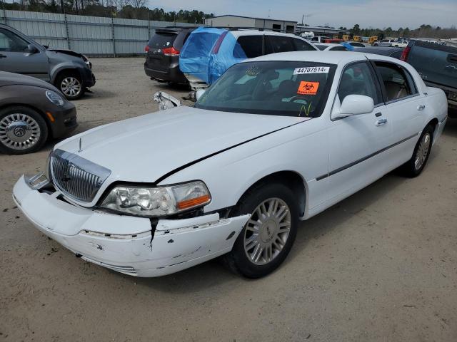 Image 1 of 2009 LINCOLN TOWN CAR SIGNATURE LIMITED 2009 with VIN 2LNHM82V79X629201