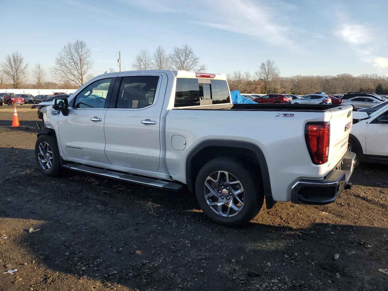Изображение 2 2022 GMC SIERRA K1500 SLT 2022 с VIN 3GTUUDED1NG634106