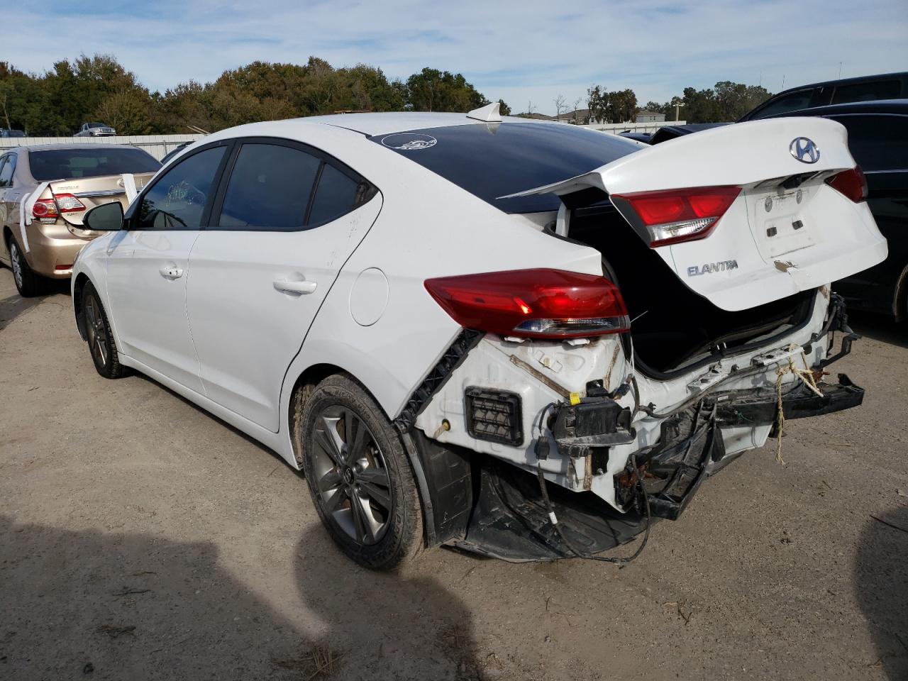 Изображение 2 2018 HYUNDAI ELANTRA SEL 2018 с VIN 5NPD84LFXJH355456
