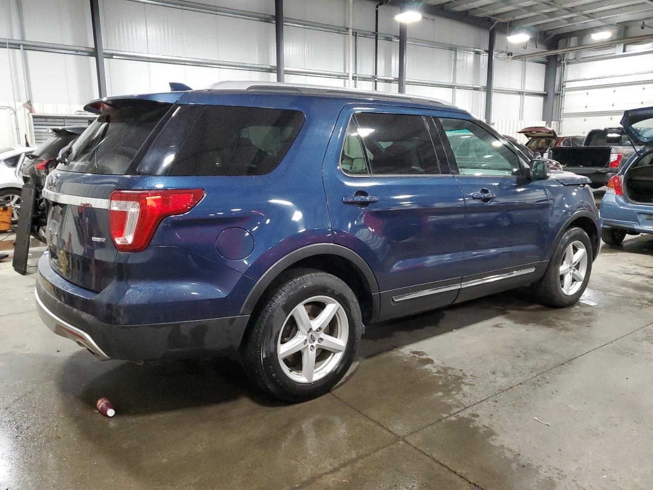Image 3 of 2017 FORD EXPLORER XLT 2017 with VIN 1FM5K8DH0HGB68301