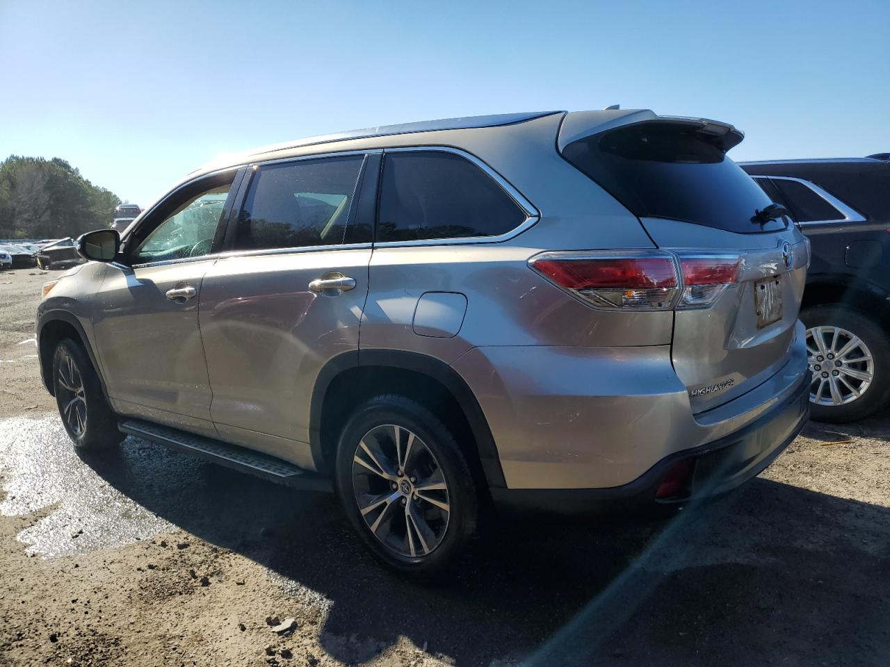 Obraz 2 z 2016 TOYOTA HIGHLANDER XLE 2016 z VIN 5TDKKRFH8GS126652