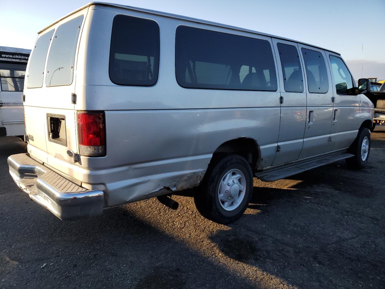Obraz 3 z 2003 FORD ECONOLINE E350 SUPER DUTY WAGON 2003 z VIN 1FBSS31LX3HB71037