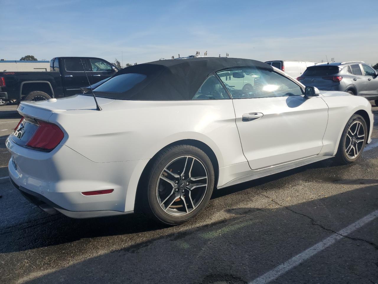 Image 3 of 2020 FORD MUSTANG  2020 with VIN 1FATP8UH5L5118985