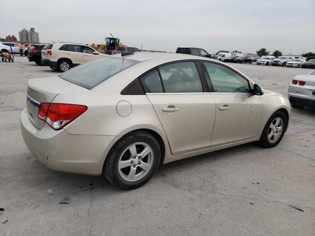 Obraz 3 z 2016 CHEVROLET CRUZE LIMITED LT 2016 z VIN 1G1PE5SB2G7123580