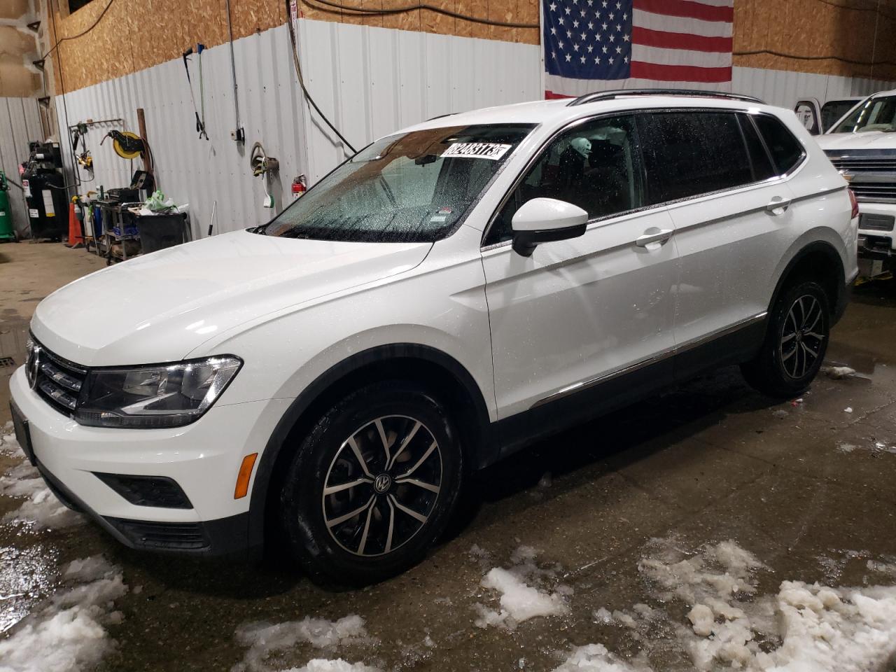 Изображение 1 2021 VOLKSWAGEN TIGUAN SE 2021 с VIN 3VV2B7AX3MM085363