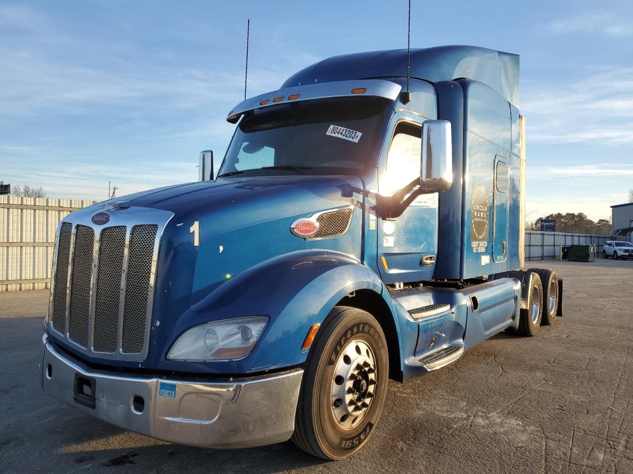 Изображение 2 2017 PETERBILT 579  2017 с VIN 1XPBD49X2HD443256