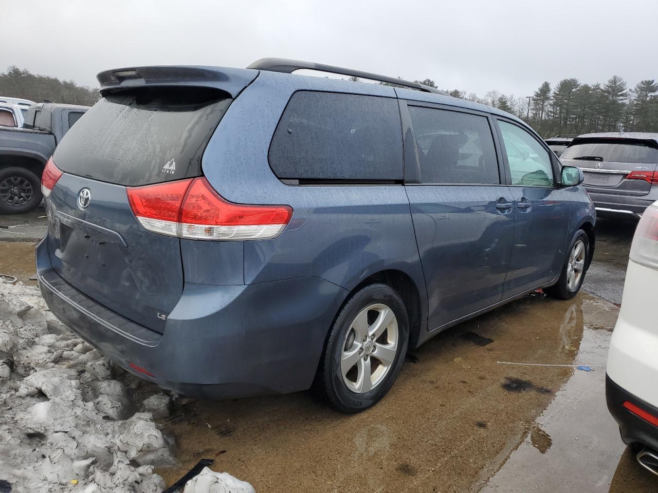 Obraz 3 z 2013 TOYOTA SIENNA LE 2013 z VIN 5TDKK3DC9DS343188