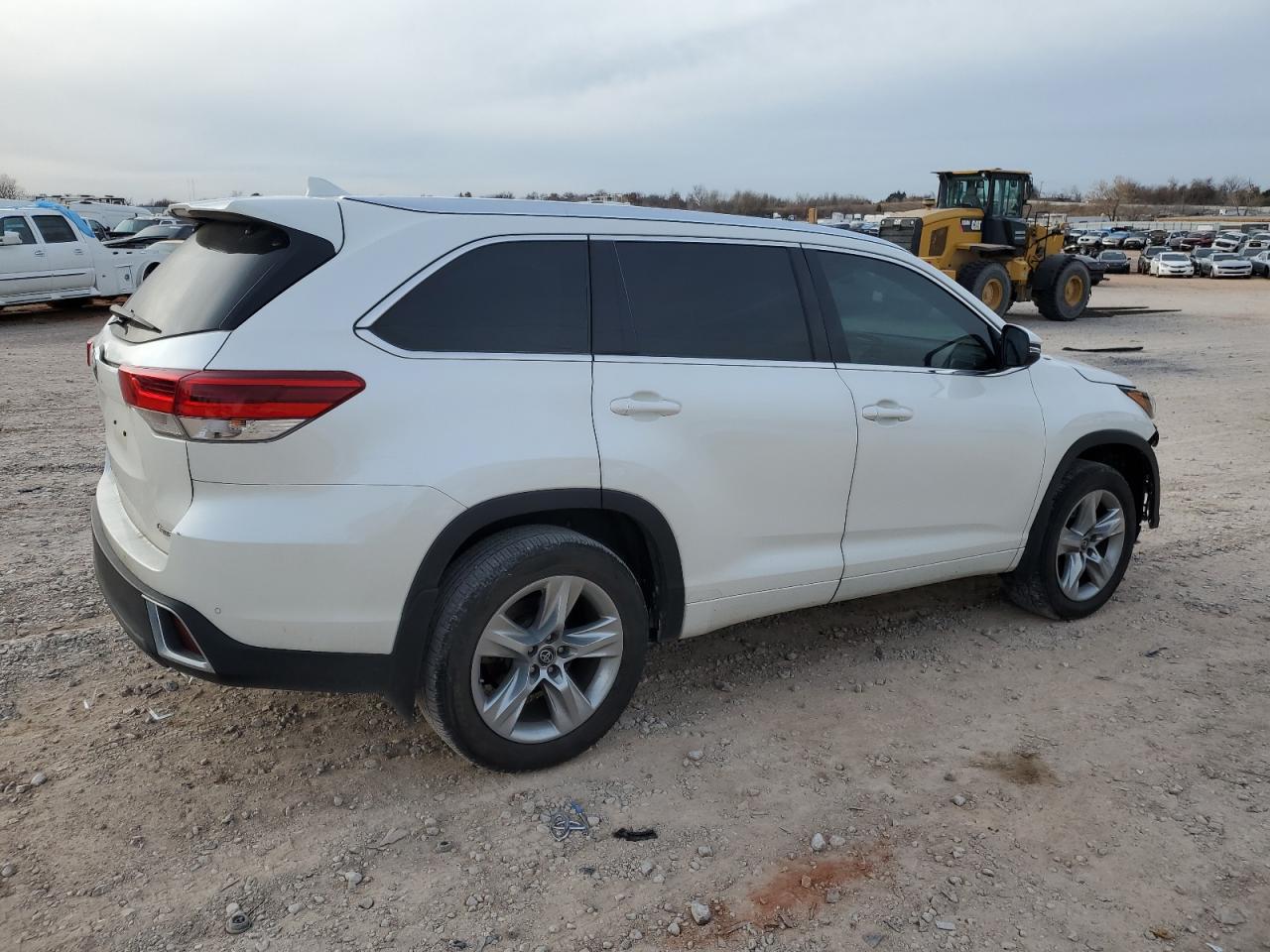 Image 3 of 2019 TOYOTA HIGHLANDER LIMITED 2019 with VIN 5TDYZRFH7KS312004