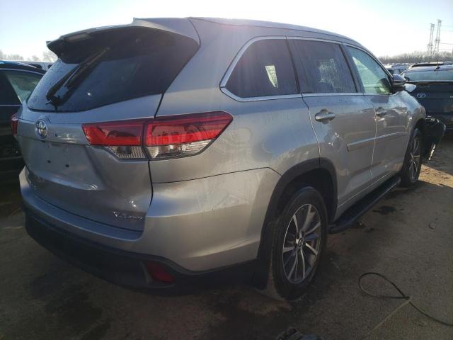 Image 3 of 2018 TOYOTA HIGHLANDER SE 2018 with VIN 5TDJZRFHXJS552843