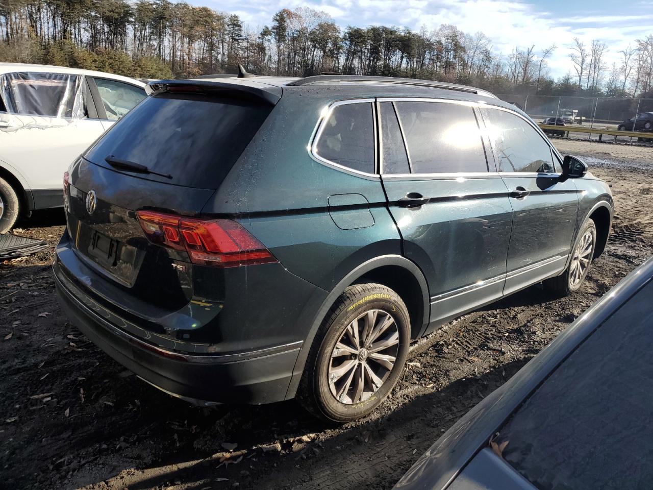 Image 3 of 2018 VOLKSWAGEN TIGUAN SE 2018 with VIN 3VV3B7AX2JM144581