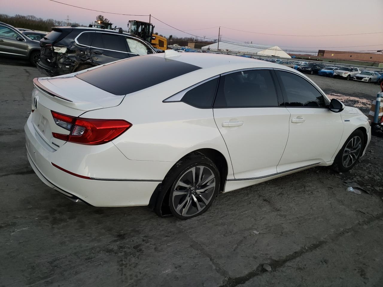 Image 3 of 2018 HONDA ACCORD HYBRID EXL 2018 with VIN 1HGCV3F66JA003462