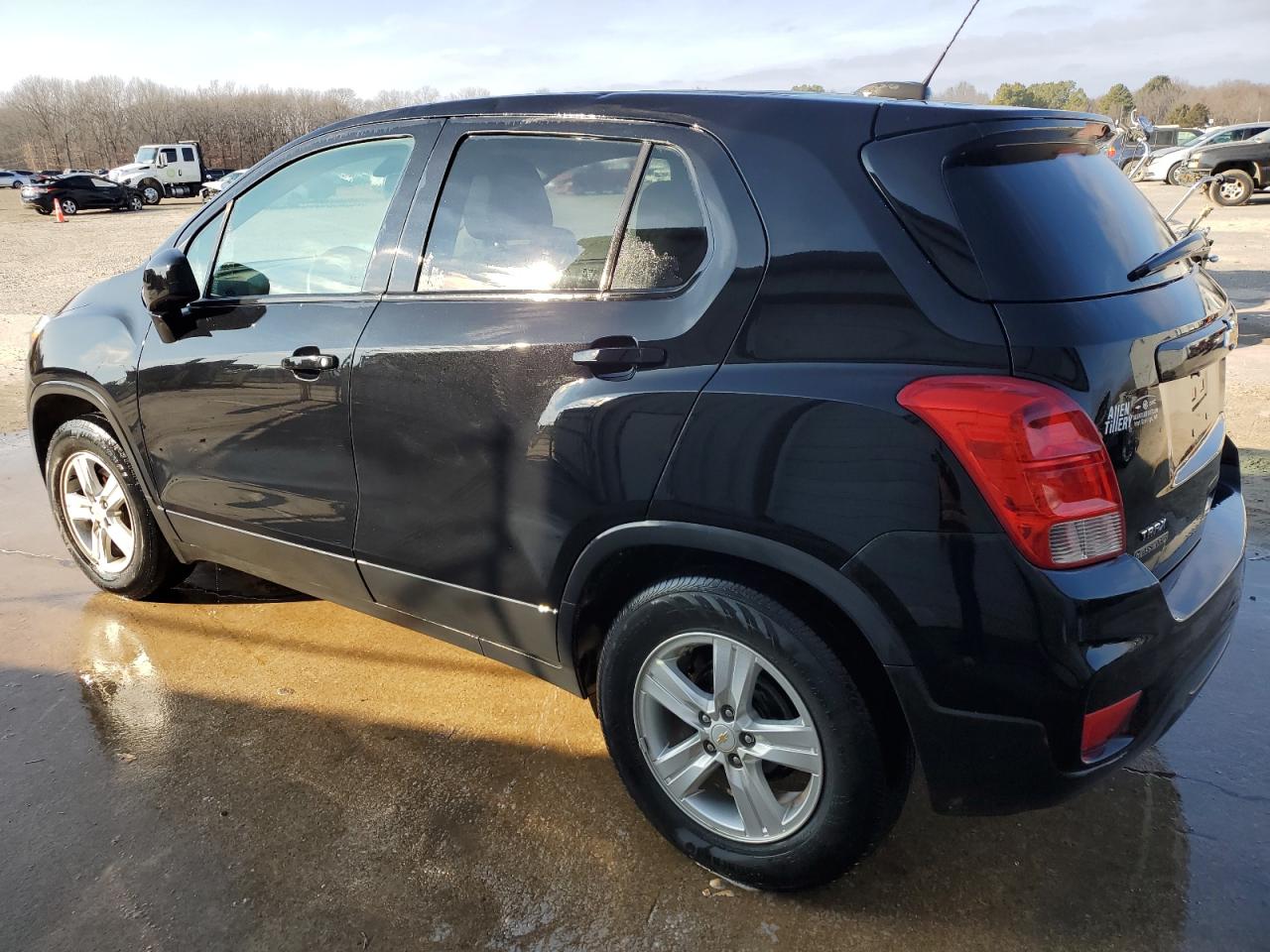 Изображение 2 2021 CHEVROLET TRAX LS 2021 с VIN KL7CJKSB7MB333291