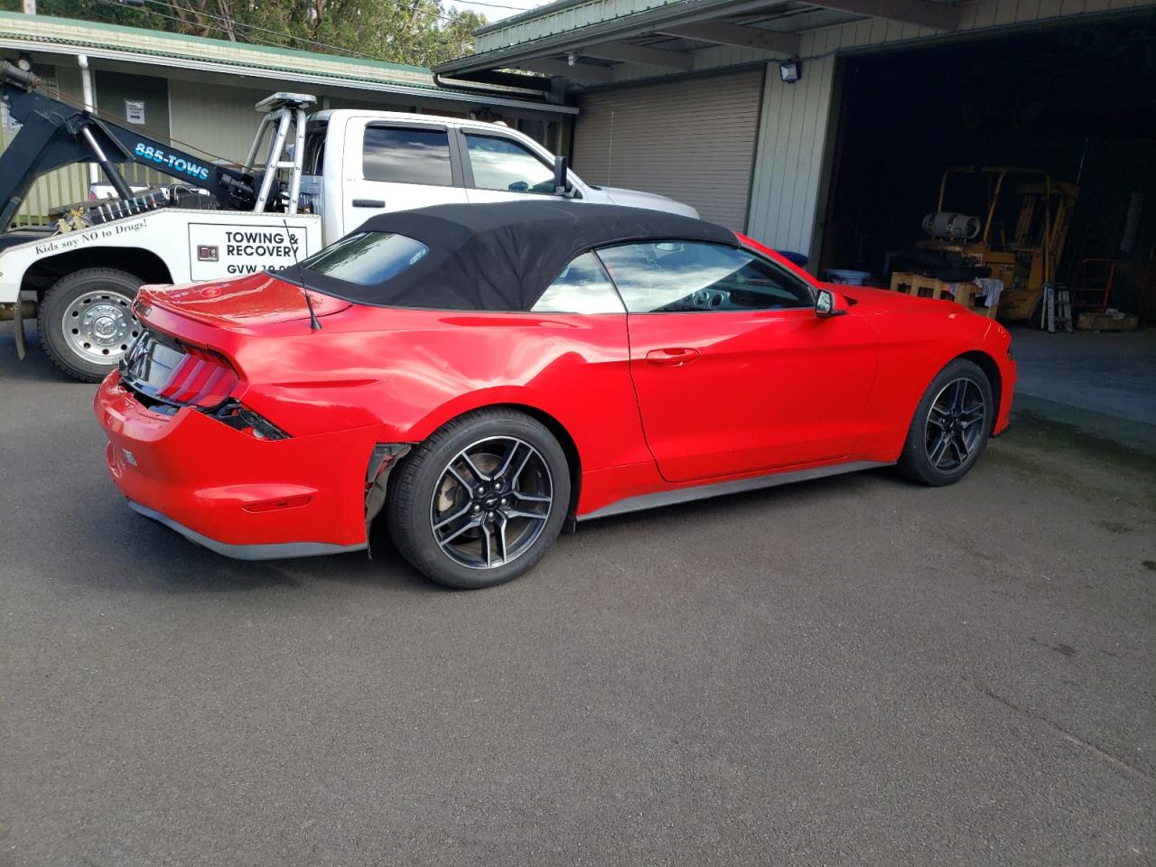 Image 3 of 2020 FORD MUSTANG  2020 with VIN 1FATP8UH8L5125901