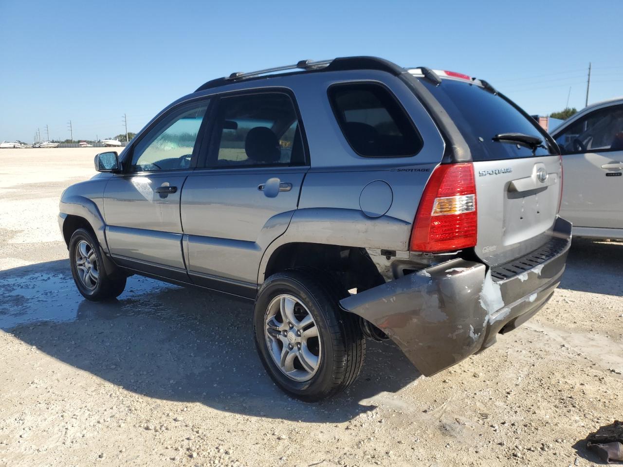 Image 2 of 2005 KIA NEW SPORTAGE  2005 with VIN KNDJF723357135913