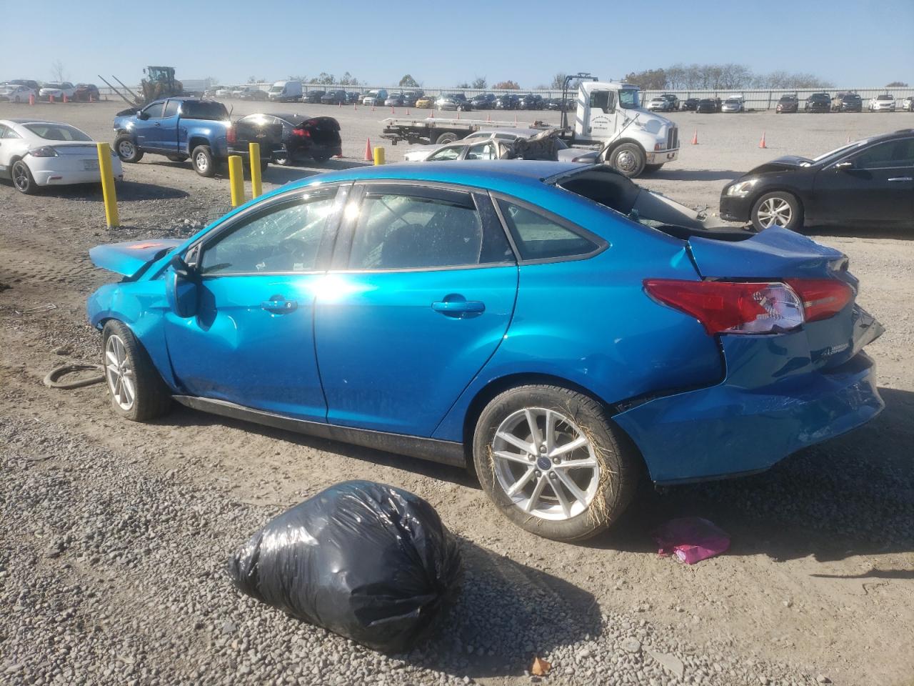 Image 2 of 2015 FORD FOCUS SE 2015 with VIN 1FADP3F2XFL227152