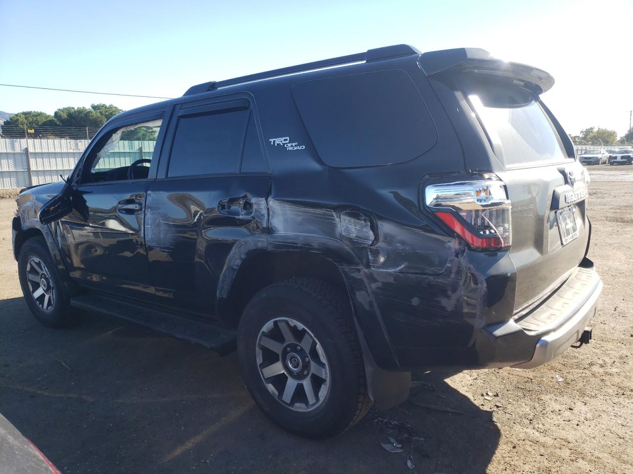 Изображение 2 2023 TOYOTA 4RUNNER SE 2023 с VIN JTERU5JR9P6185805
