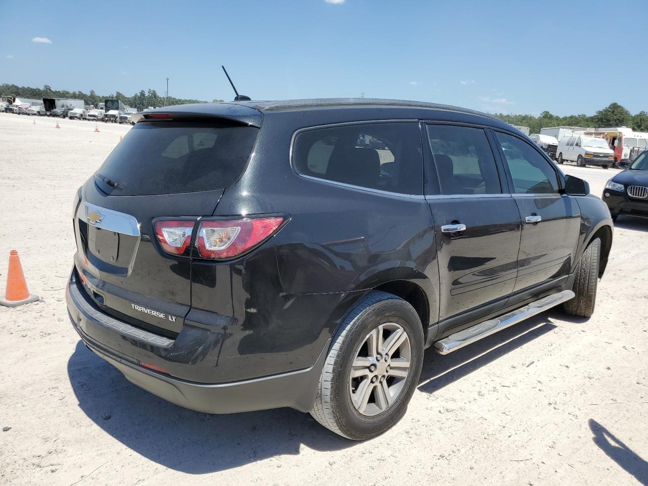 Obraz 3 z 2015 CHEVROLET TRAVERSE LT 2015 z VIN 1GNKRHKD9FJ115672