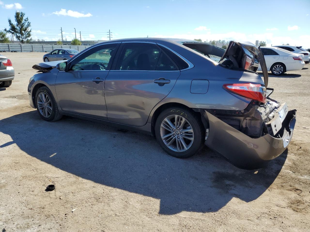 Obraz 2 z 2015 TOYOTA CAMRY SE 2015 z VIN 4T1BF1FK3FU483535