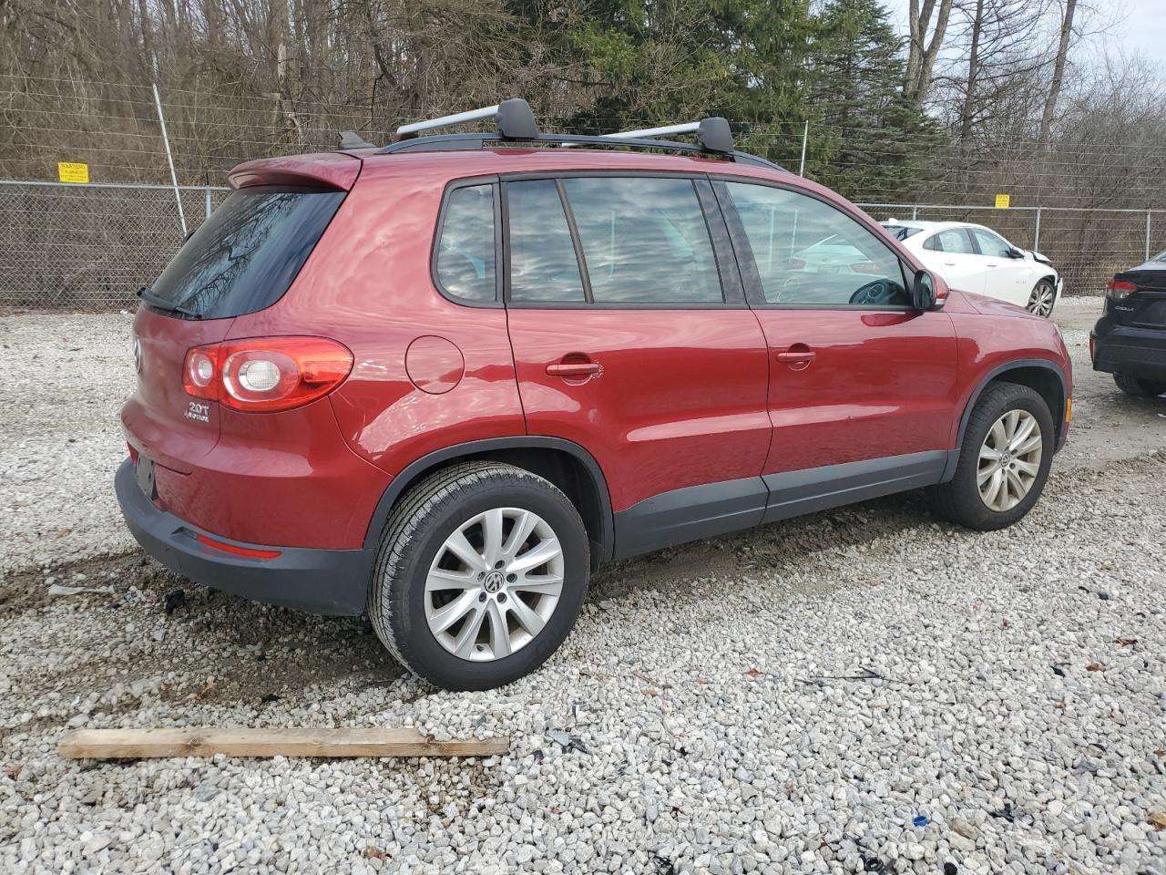 Image 3 of 2011 VOLKSWAGEN TIGUAN S 2011 with VIN WVGBV7AX2BW001418