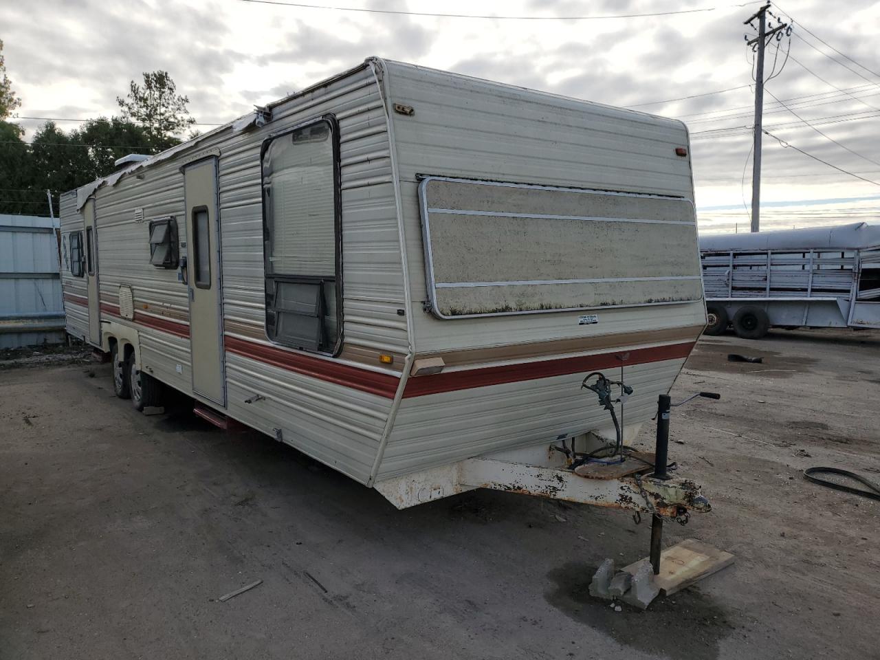 1984 LAYT TRAVEL TRL 1984 image