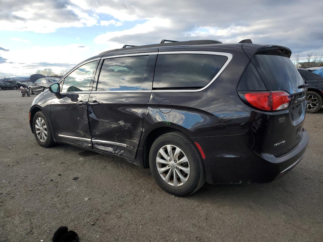 Изображение 2 2017 CHRYSLER PACIFICA TOURING L 2017 с VIN 2C4RC1BG7HR832158